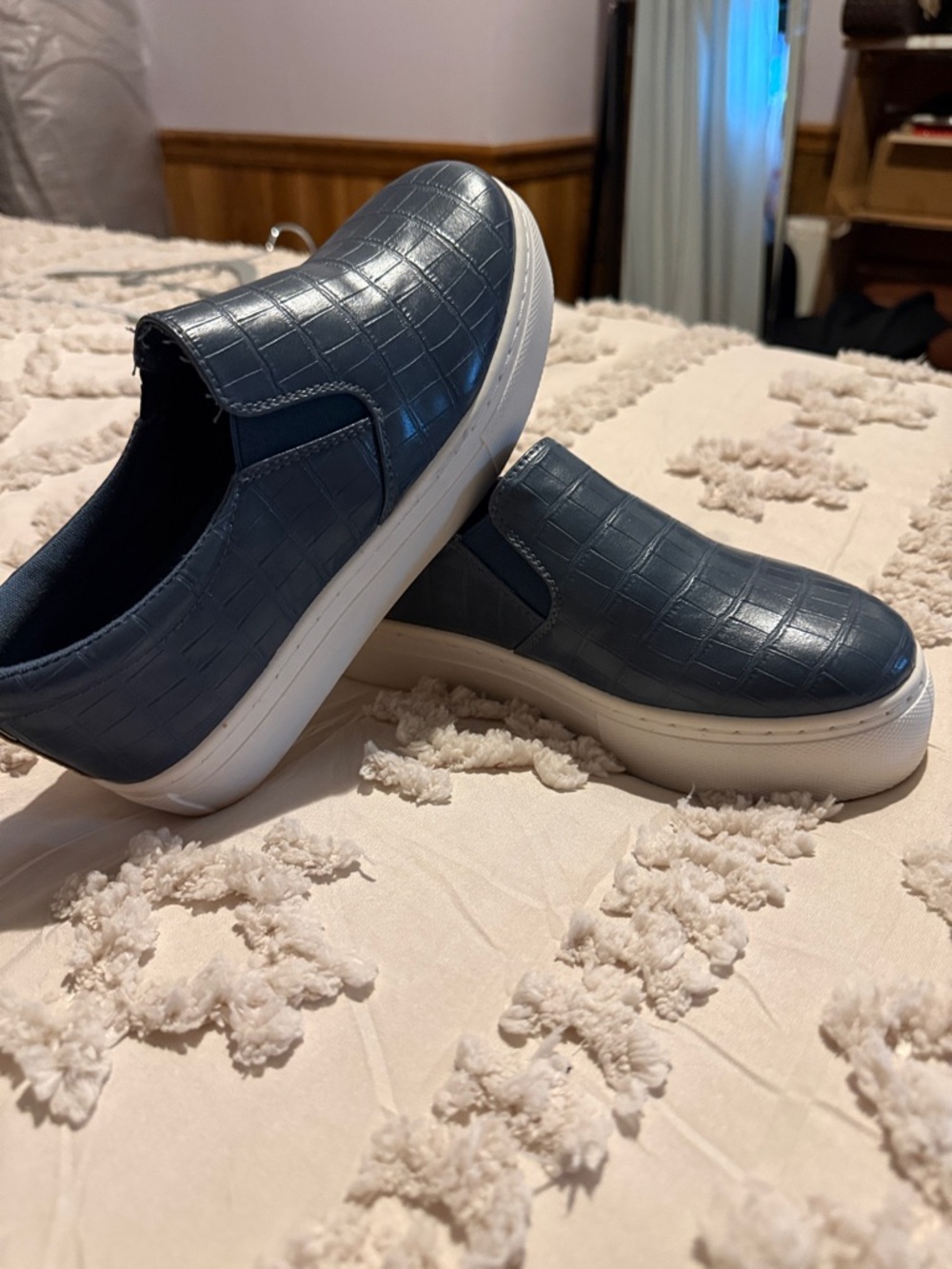 Women’s leather Slip-On Sneakers in Navy Blue